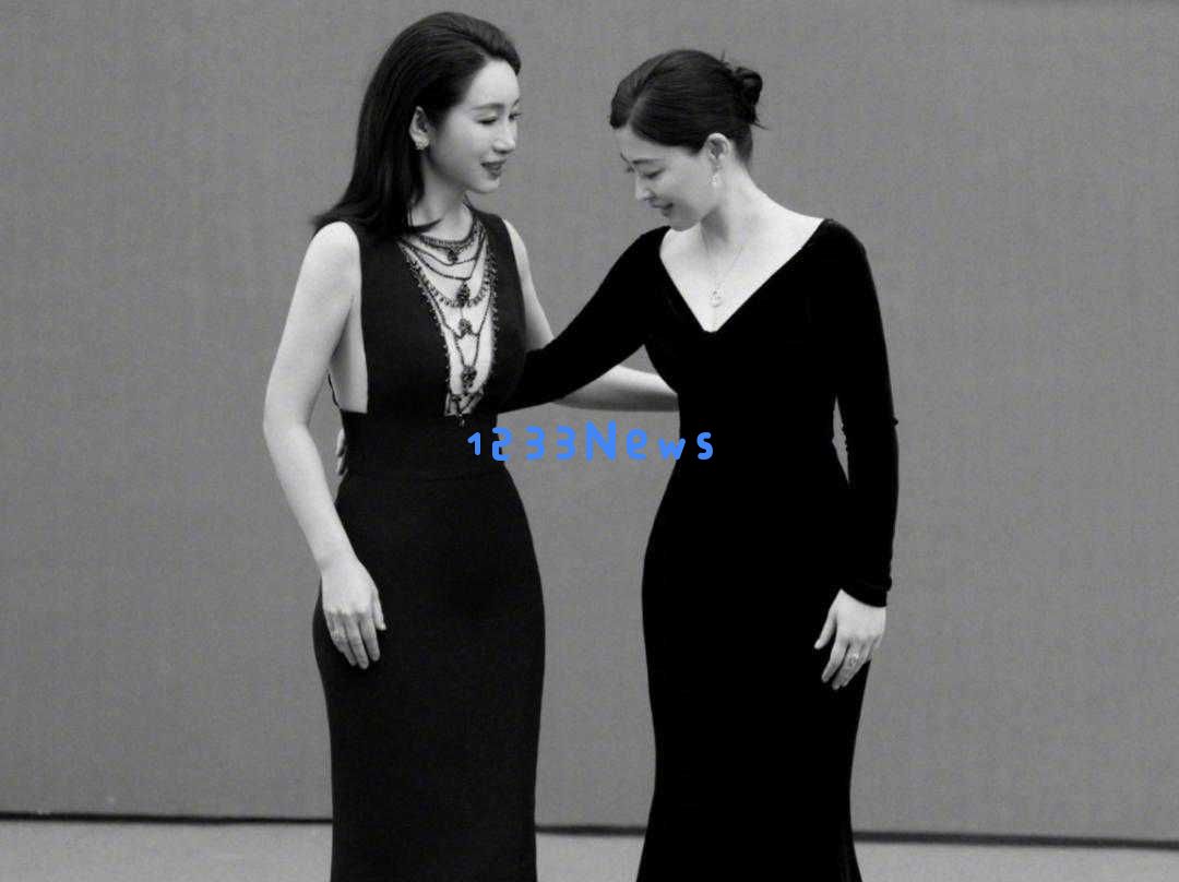 青岛之夜，章若楠仙女般迷人，关晓彤展现优雅韵味，梅婷低头瞬间撩人心弦