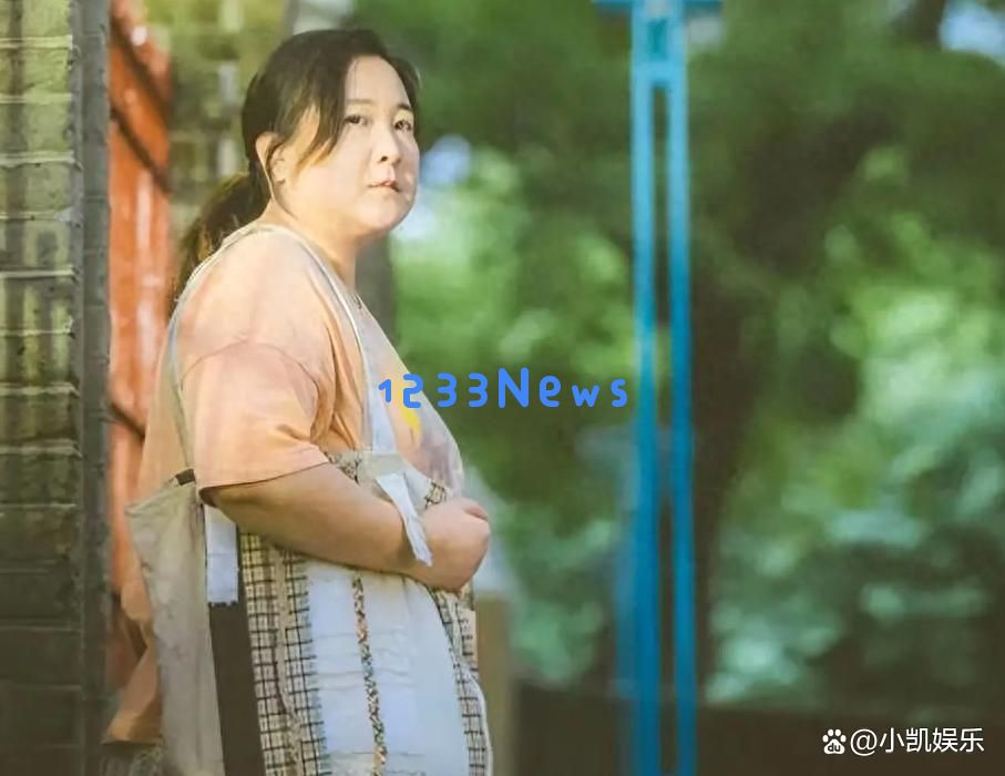 气质焕然一新！43岁贾玲近期生活照曝光，选择不婚不爱的她正走向新的自我之路