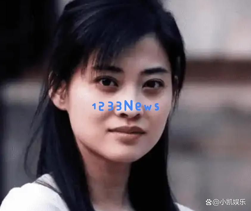梅婷庆祝50岁生日亮相南京，全家共聚幸福时刻，丈夫花臂引人瞩目
