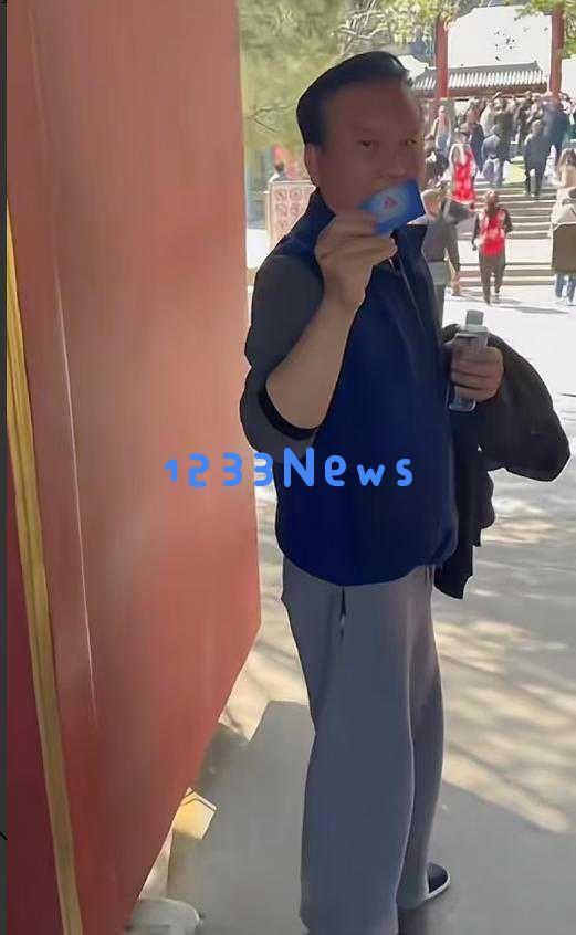 张泽群从中央电视台主持人转型为“老顽童”，不经意间迎来新的人生阶段