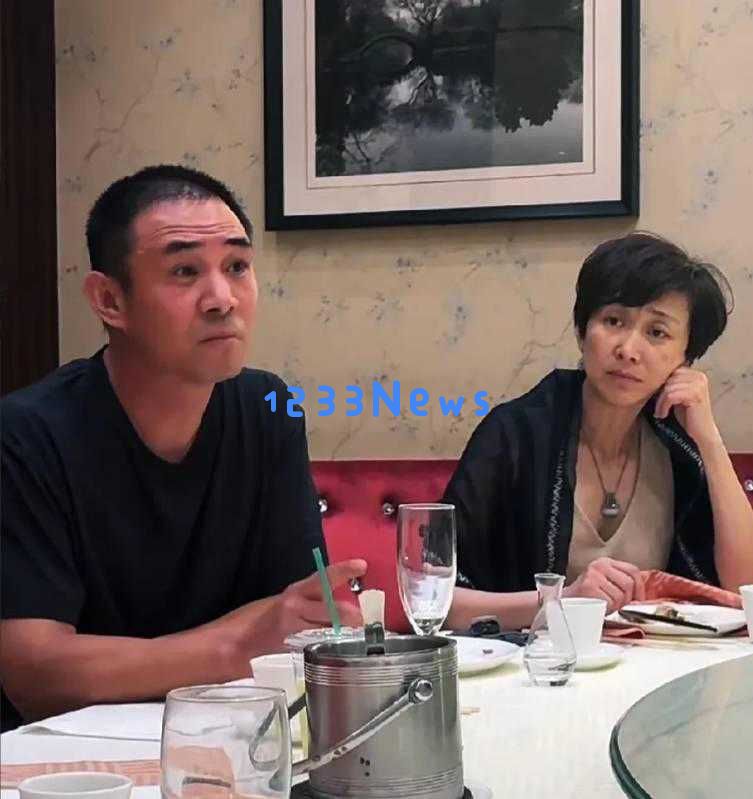 演员贾一平近况揭秘：全家移居美国生活，48岁皮肤皱纹明显，女儿身材火辣引关注