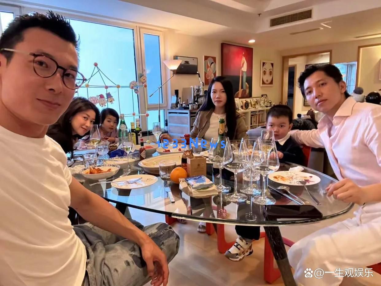 朱珠在北京的家中举办西餐派对，老公亲手烹饪，红酒相伴尽显优雅气质