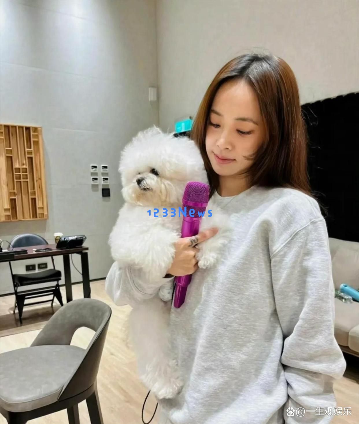 蔡依林再次出游，选择不婚不育，努力赚钱畅游全球生活