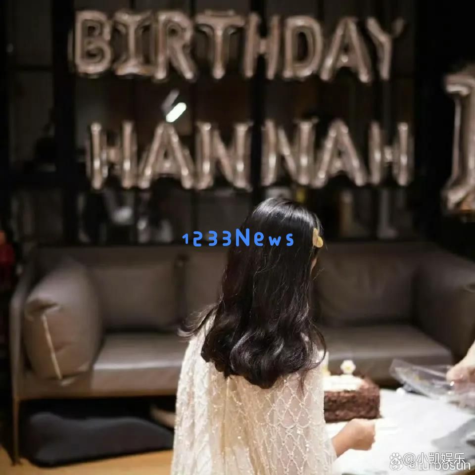 女儿小花11岁生日，孙俪与邓超甜蜜做蛋糕庆生，幸福时刻全家共享