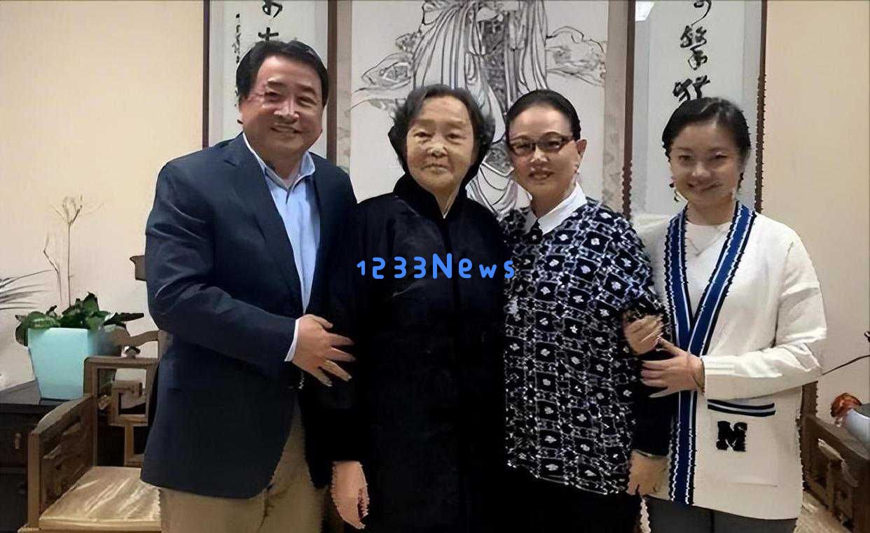姜昆：26年前毅然决定收养6岁孤儿，现今养子让他倍感骄傲