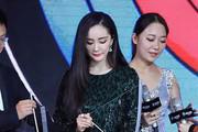杨幂与蒋欣同出席首映礼，现场气质差异一目了然引发热议