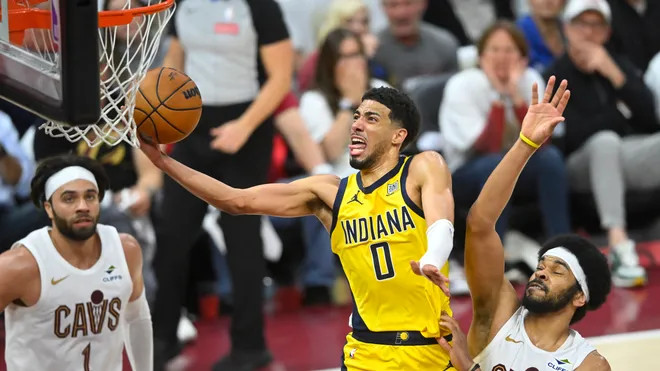 NBA季后赛骑士对阵步行者战报：米切尔意外伤退，步行者大比分击败骑士取得赛点！