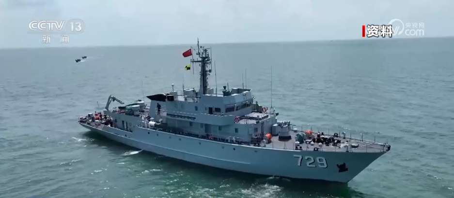 新型战舰“新青年”许昌舰在亚洲国际海防展上首次亮相显示中国海军的强大实力与自信