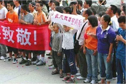 17年前被解救的孩子们，如今已经展现出他们的光芒与成就！