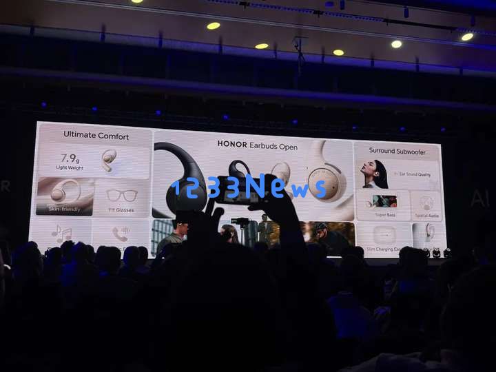 荣耀宣布转型，CEO李健履新首秀：为AI豪投700亿