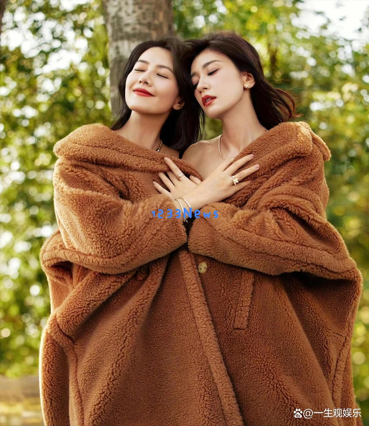 高圆圆与贾静雯的完美搭配：为何这两位美女如此耀眼动人，令人赞叹不已