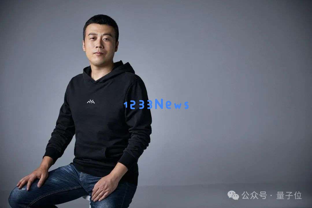 做AI眼镜，为什么一定要有定制化大模型 