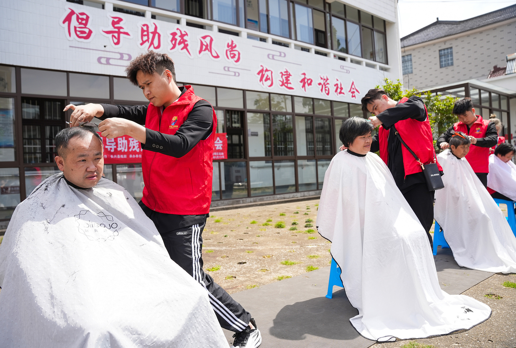 【央广时评】通过自我奋斗实现心中梦想努力拼搏的力量