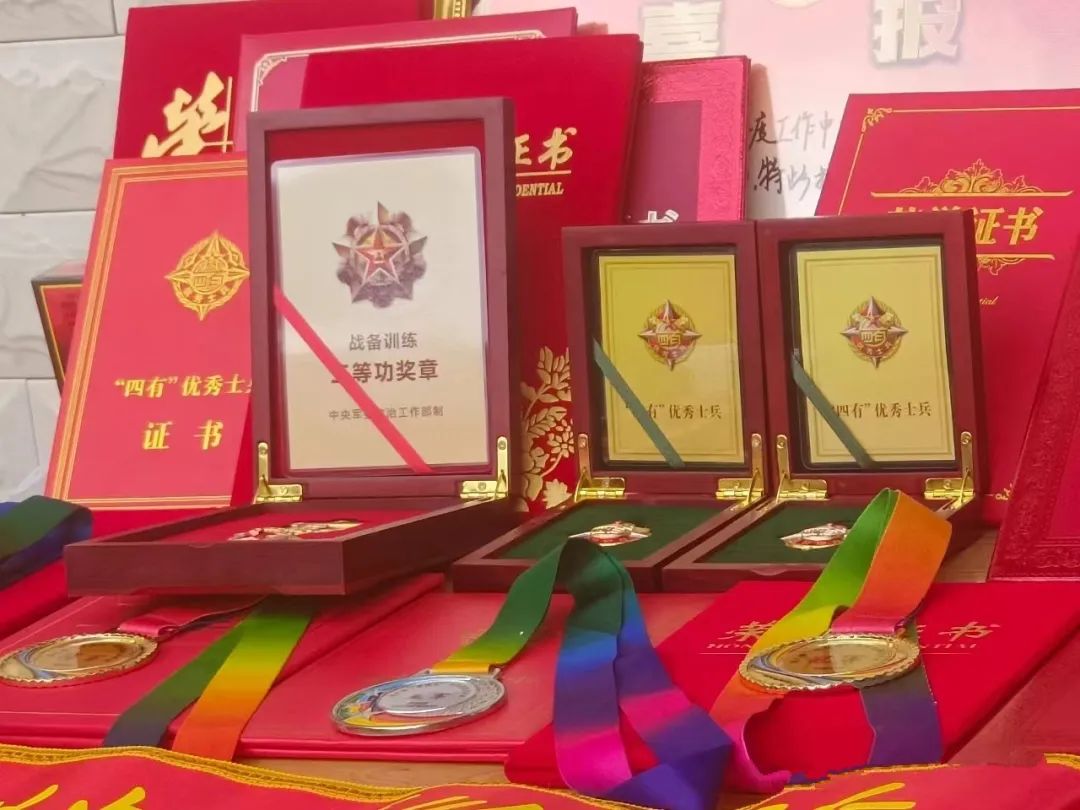 3000米跑出9分08秒，佳绩斩获三冠，荣获三等功勋！