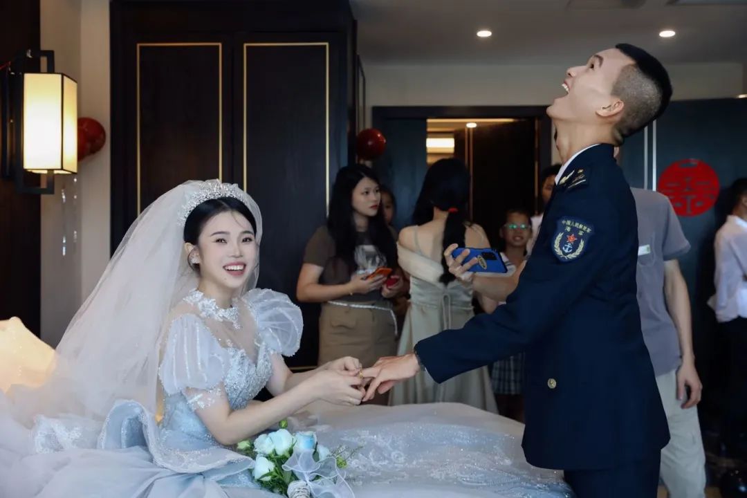 左手握住你，右手致敬！在520这一天，聆听军人恋爱的动人故事