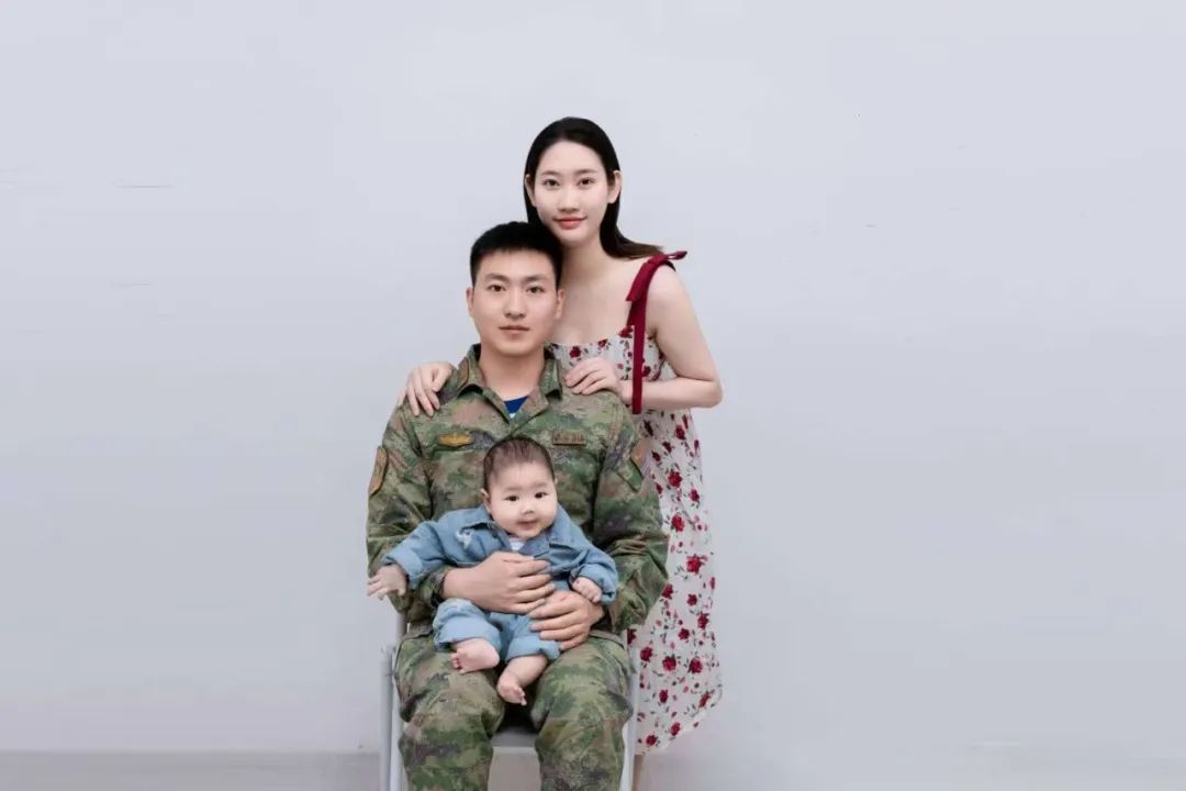 左手握住你，右手致敬！在520这一天，聆听军人恋爱的动人故事
