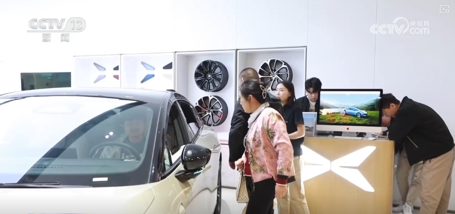 “以旧换新”政策助力“五一”假期各大商圈消费热潮持续升温人气暴涨
