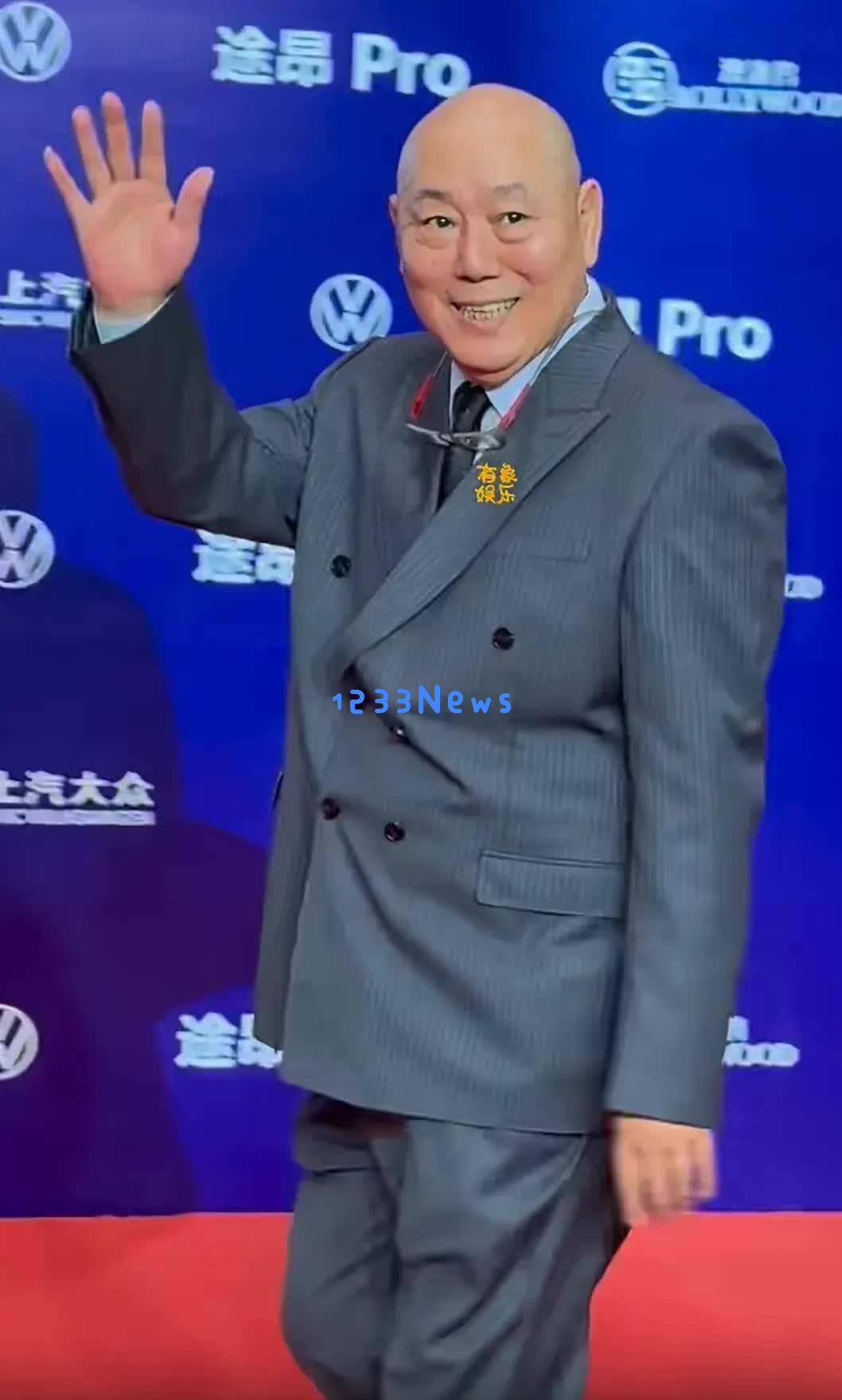 新时代国际电视节红毯盛况：梅婷颖儿惊艳亮相，57岁王劲松时尚造型颠覆年龄认知