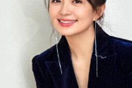 杨童舒现状：虽已50岁依然容颜焕发，执教大学且儿子帅气与她神似