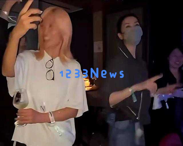 王菲与谢霆锋同赴日本，机场冷淡步伐引发网友热议与猜测