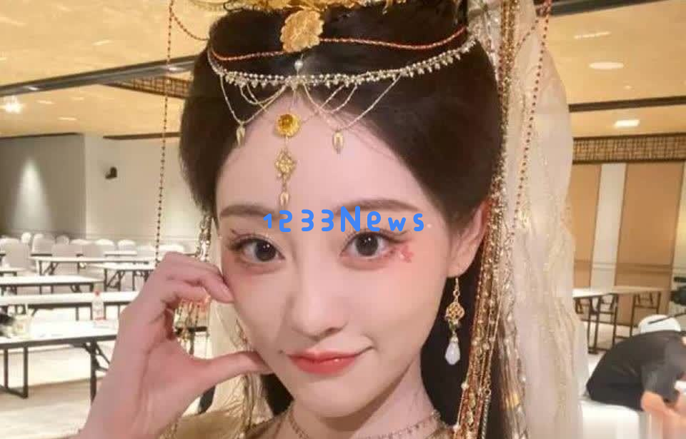 祝绪丹古装与现代装对比，哪种造型更加令人惊艳？