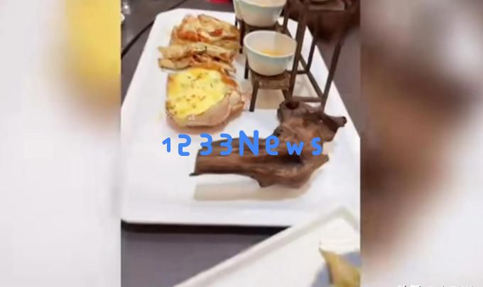 太奢华了！瑾汐大姐回归故土，全家团圆聚餐场面曝光，帝王蟹和五粮液搭配盛宴