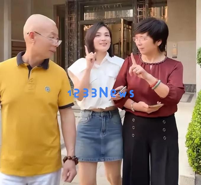 太奢华了！瑾汐大姐回归故土，全家团圆聚餐场面曝光，帝王蟹和五粮液搭配盛宴