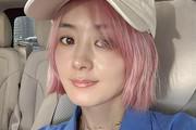 赵丽颖被曝出新恋情后首次公开亮相，惊艳全背裸露造型引发网友热议