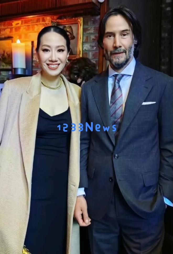 甄子丹携妻儿出席电影首映，帅气儿子引人注目，汪圆圆优雅坐姿尽显贵气