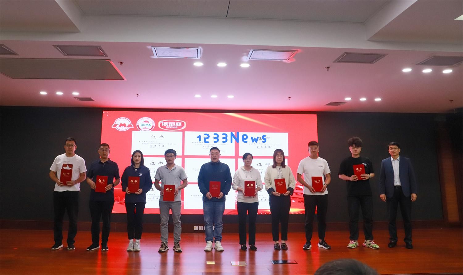 波尼亚集团引领制定青岛老火腿新团体标准青岛老火腿分会隆重揭牌成立