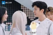 范丞丞与宋雨琦一顶假发引发全网热议，背后藏着综艺圈生存的真相与法则