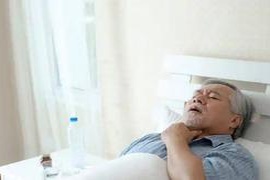 肺癌真的可能因睡姿不当而加重？医生提醒：即使肺部健康也需注意睡眠习惯