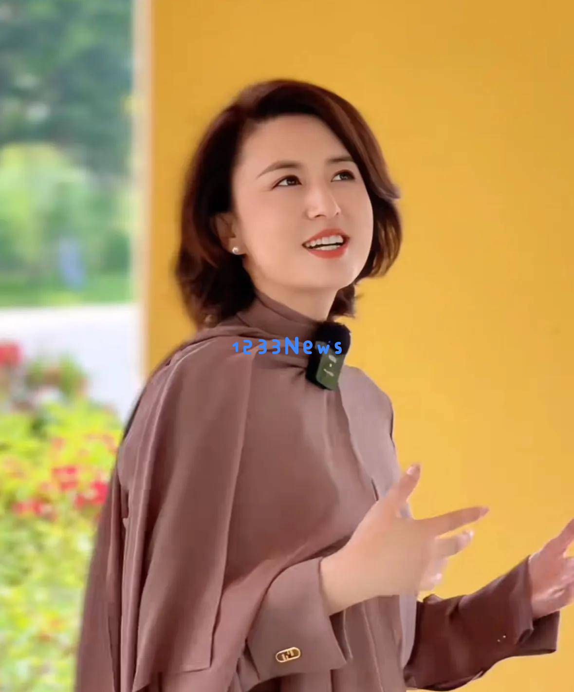 央视昔日同事聚会曝光！众多成员佩戴老花镜难以认出