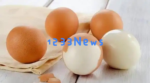 每天一个鸡蛋是最佳营养选择还是心血管健康的隐患？哪些人需要限制摄入量？