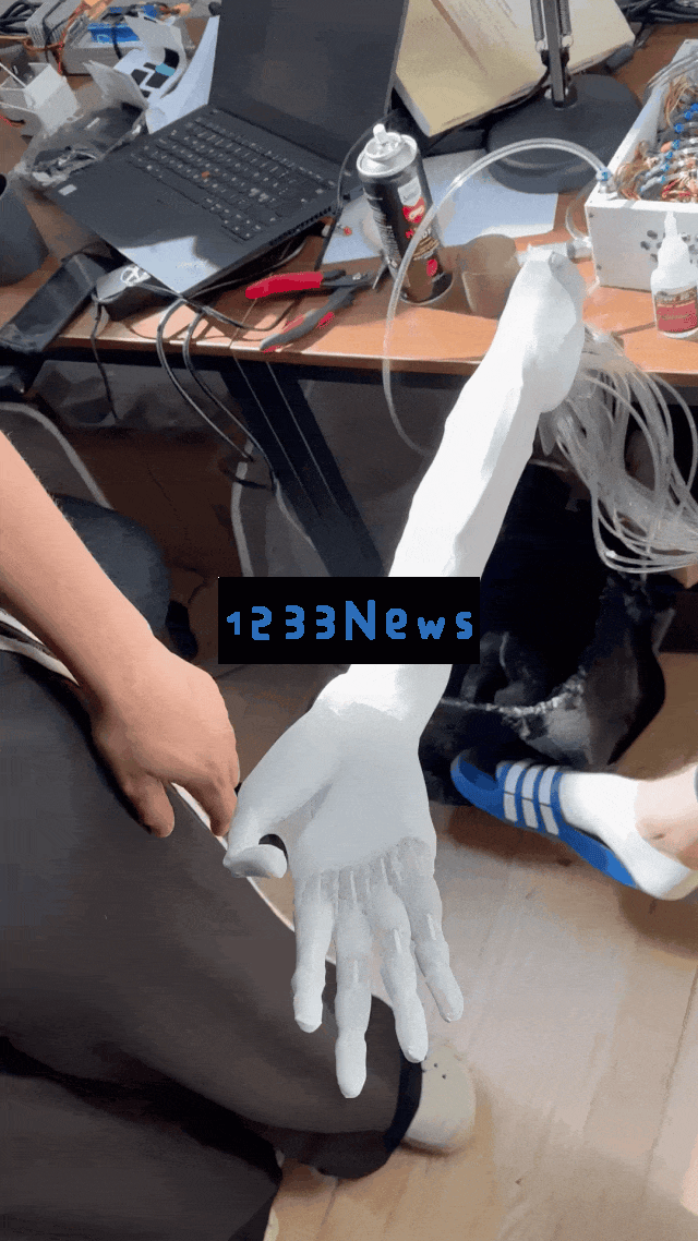 史上最惊悚的机器人，看了让人睡不着，网友：像新鲜的尸体在抽搐
