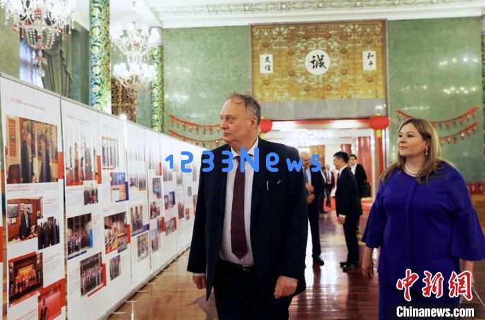 
中国驻俄使馆举行中国全国科技工作者日招待会暨“中国大使奖”颁奖仪式：弘扬科技精神，共襄创新盛宴！
