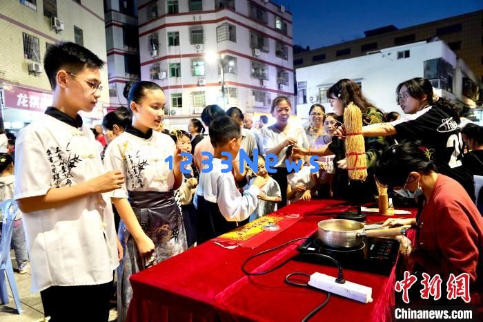 两岸同胞厦门共享端午民俗汇：盛大庆典，传承古韵