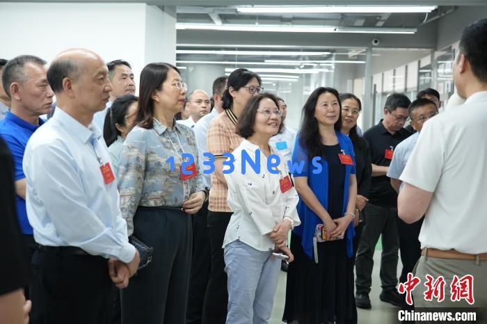 台湾省全国人大代表赴四川视察 吁两岸持续壮大中华民族经济：携手共进，谱写新篇章！