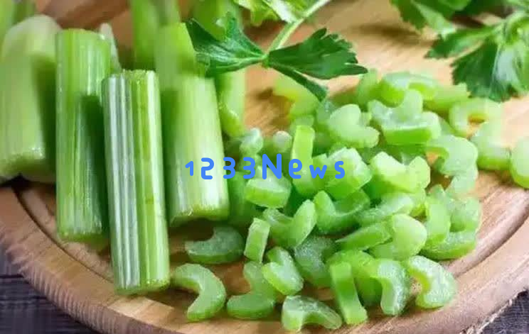 医生提醒：坚持半年吃芹菜，高血压患者可能会出现的5种惊人变化