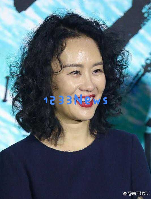 她是邬君梅的母亲，84岁依然气质出众，母女俩同样有着卓越的演艺才华