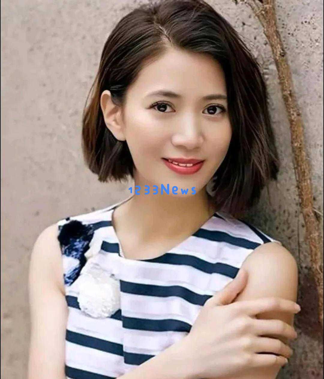 袁咏仪低调而美丽，合影效果超越陈德容，连李嘉欣在她面前也显逊色！