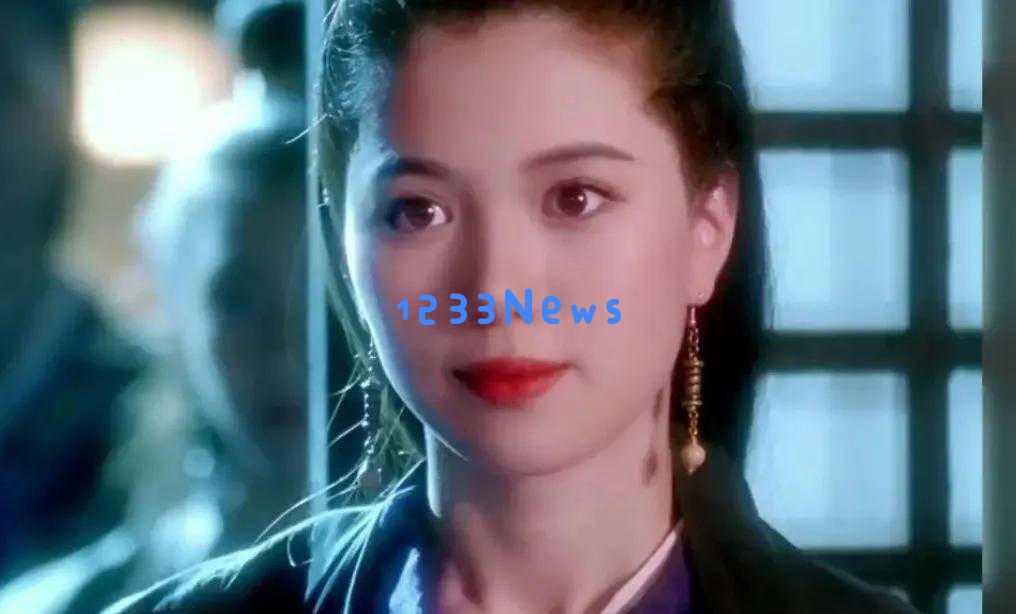 袁咏仪低调而美丽，合影效果超越陈德容，连李嘉欣在她面前也显逊色！