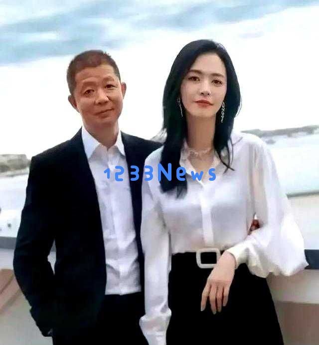 姚晨和儿女们欢度六一，嬉玩桨板尽显乐趣！女儿美丽动人，儿子身高出众但身材较瘦