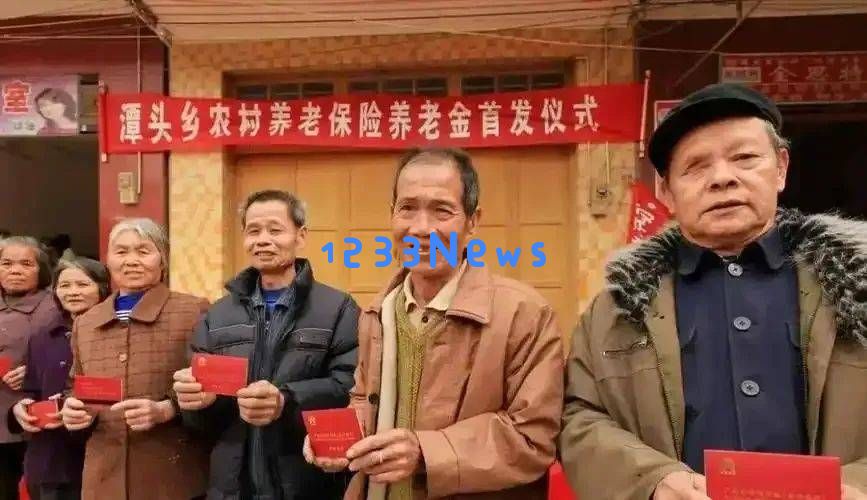 正式确认！体制内退休金达到13474元，体制外仅有4034元，农民养老金微薄只有123元，养老金并轨政策执行十年，农民是否成了最大受益者？公务员职业魅力是否依旧？