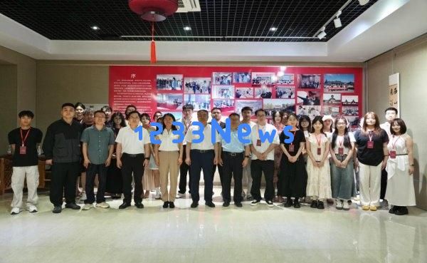 “半山问道”书法展览盛大开幕，展示杨雯及枣庄学院书法学专业首届毕业生作品