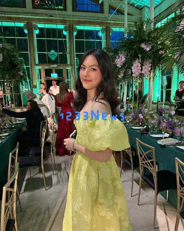 李湘带女儿庆六一，王诗龄享受粽子蘸白糖，背奢侈LV包高端餐厅就餐