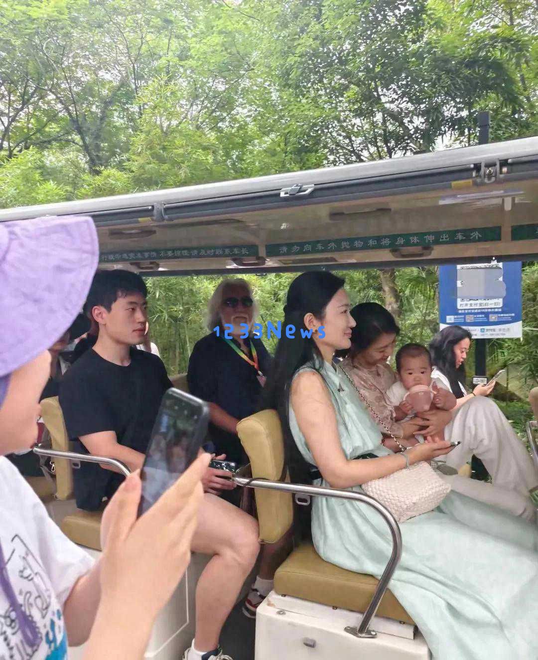 小花为邓超拍摄杂志特别企划，插画全由她亲自创作，孙俪对此感到非常自豪