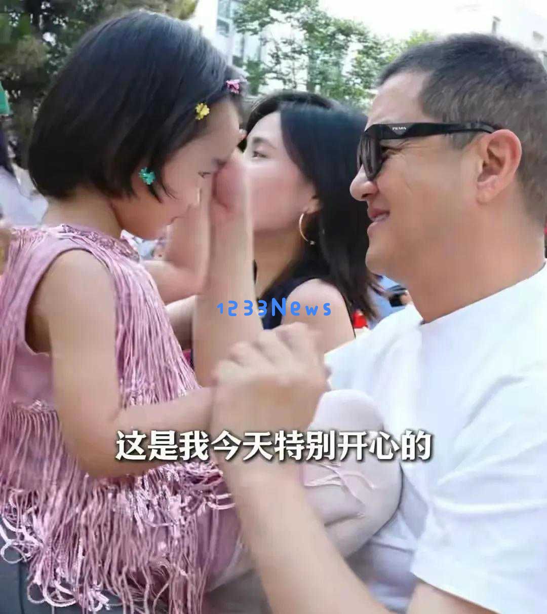 小花为邓超拍摄杂志特别企划，插画全由她亲自创作，孙俪对此感到非常自豪