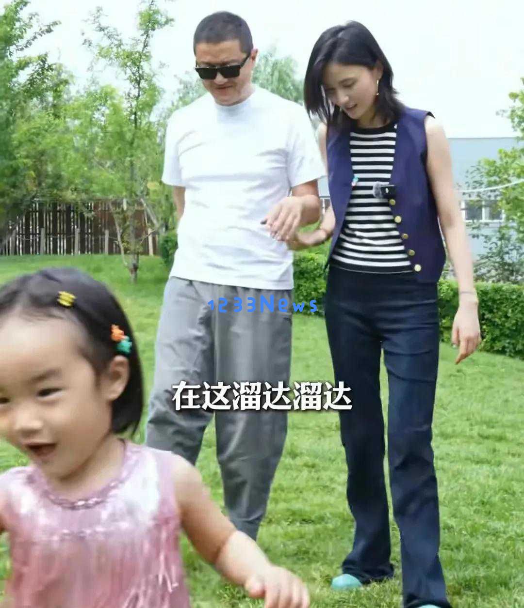小花为邓超拍摄杂志特别企划，插画全由她亲自创作，孙俪对此感到非常自豪