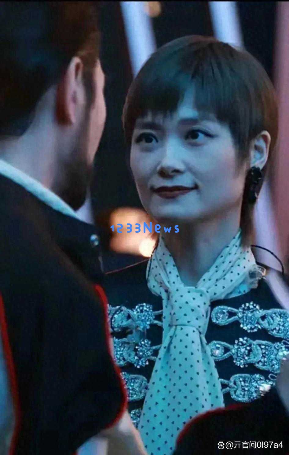 李宇春新近影像曝光，妆容变化引发网友热烈讨论与反响